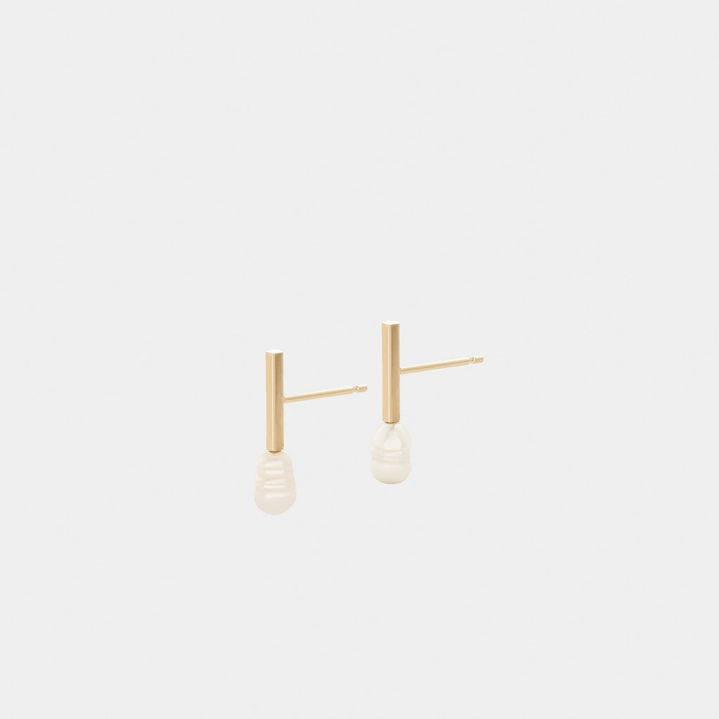 Yellow Gold Stud Earrings "Pearl Diver with Stripe"