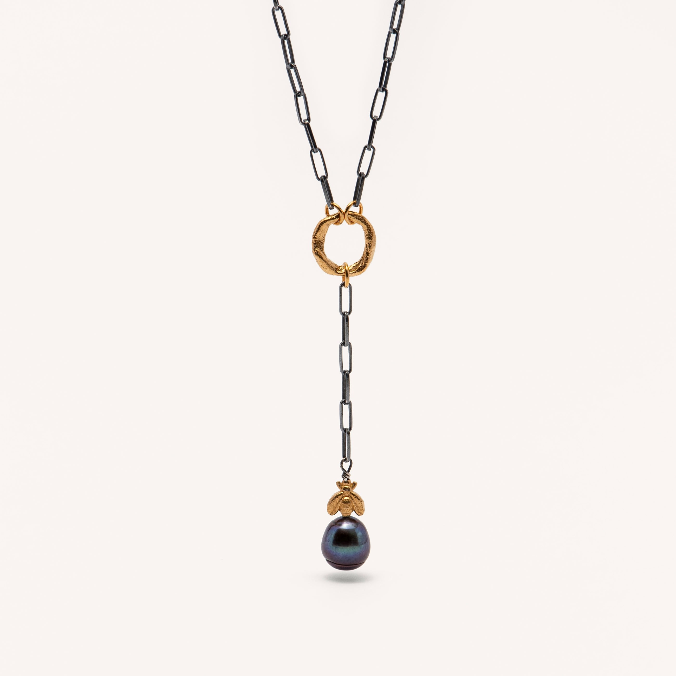 Oxidized Silver & Pearl Necklace "Lucky Bee"