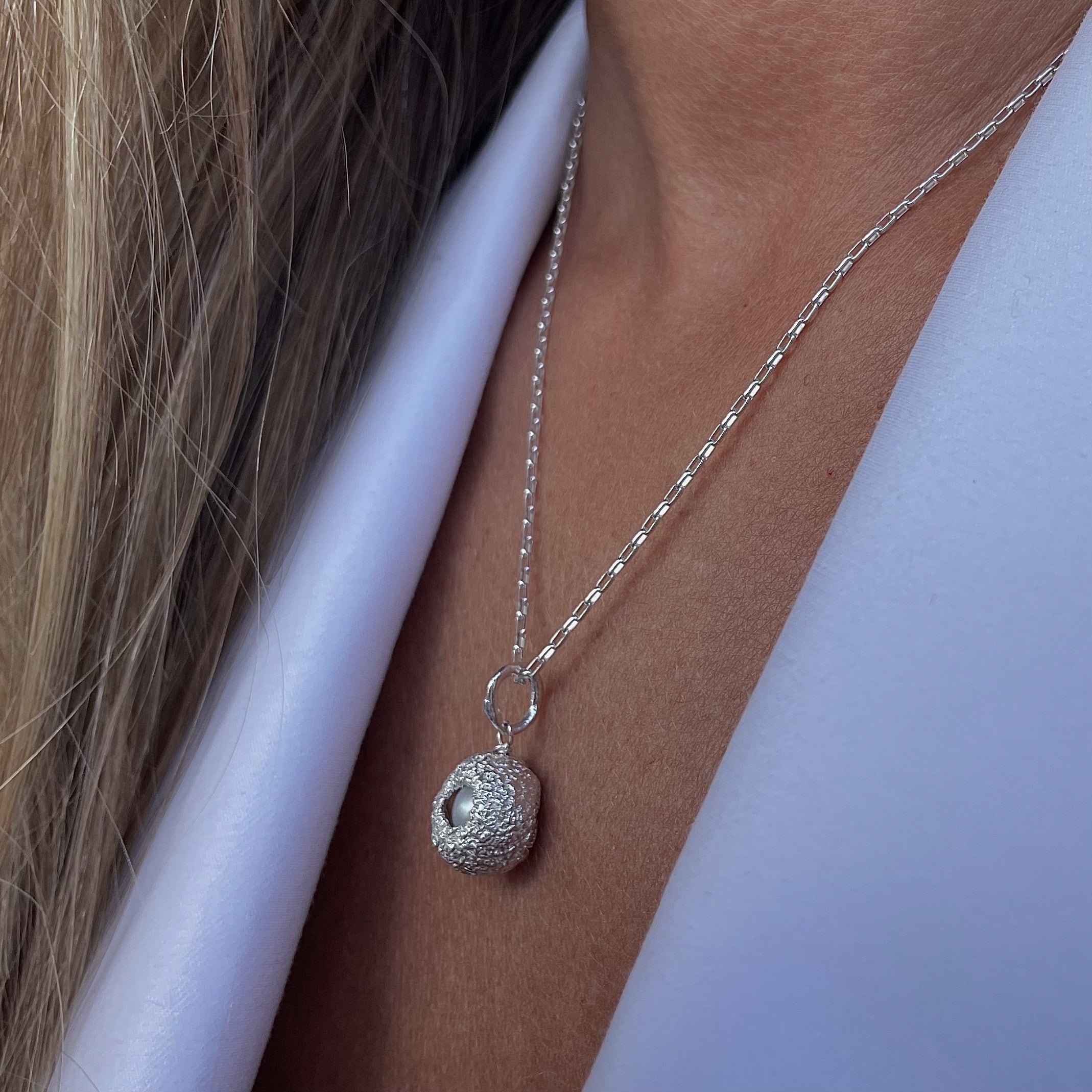 Silver Necklace with Pearl "Hide Freshwater Mini"