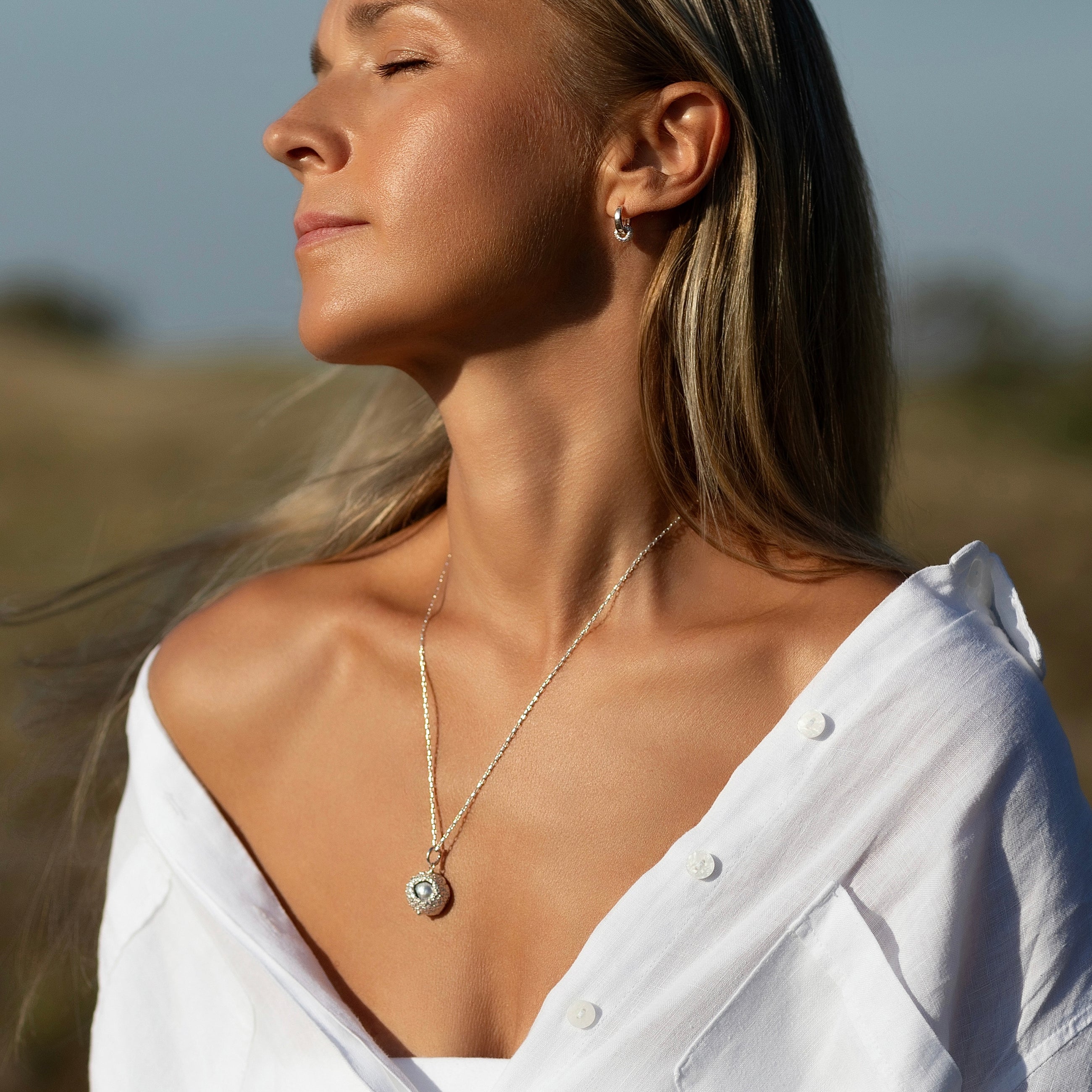 Silver Necklace with Pearl "Hide Freshwater"