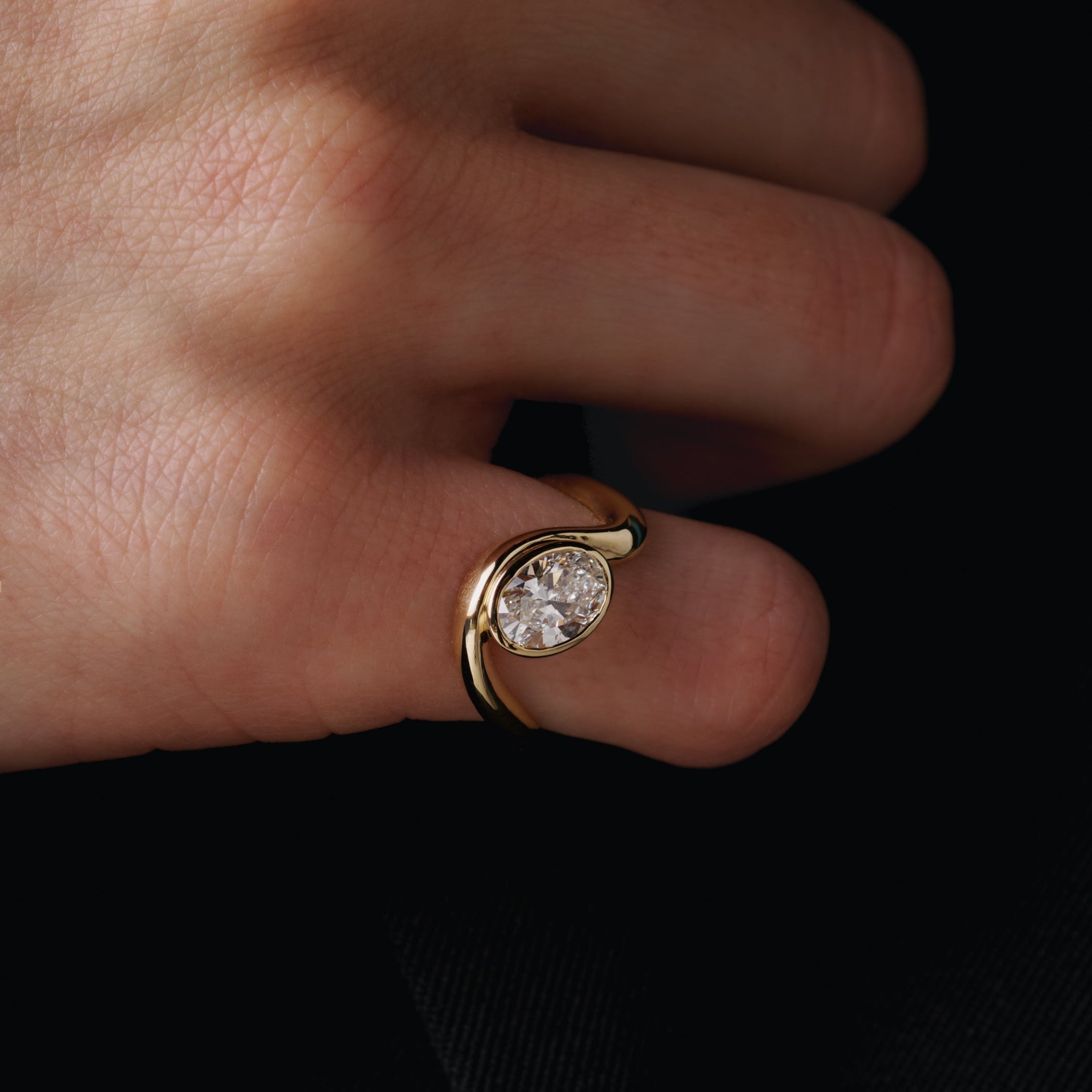 Yellow Gold Ring with Diamond "Bare Souls. Wave"