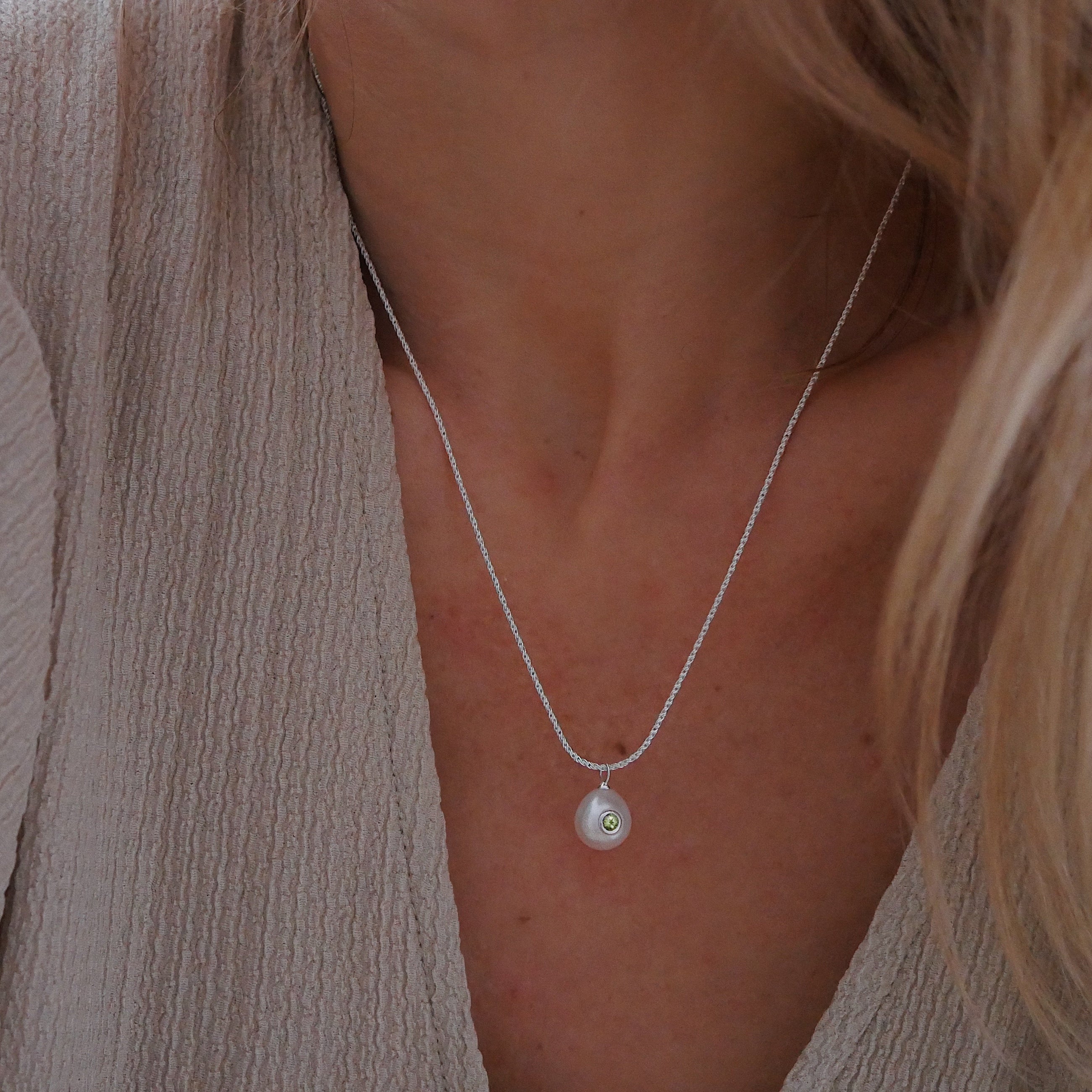 Silver Necklace with Pearl and Peridot "Pomona"