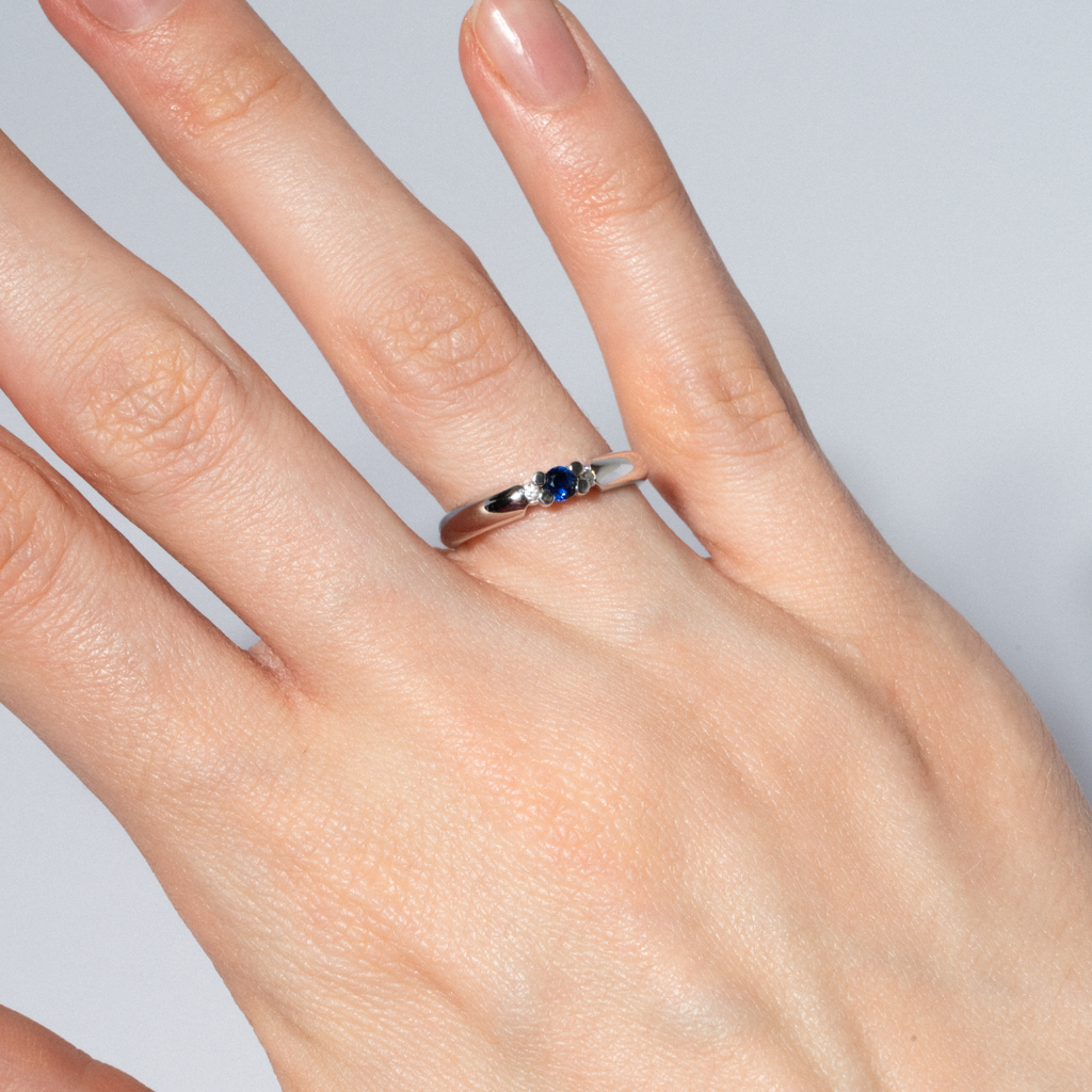 White Gold Ring with Blue Sapphire and Diamonds