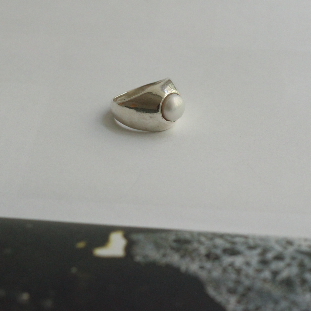 Sidabro ir perlo žiedas
