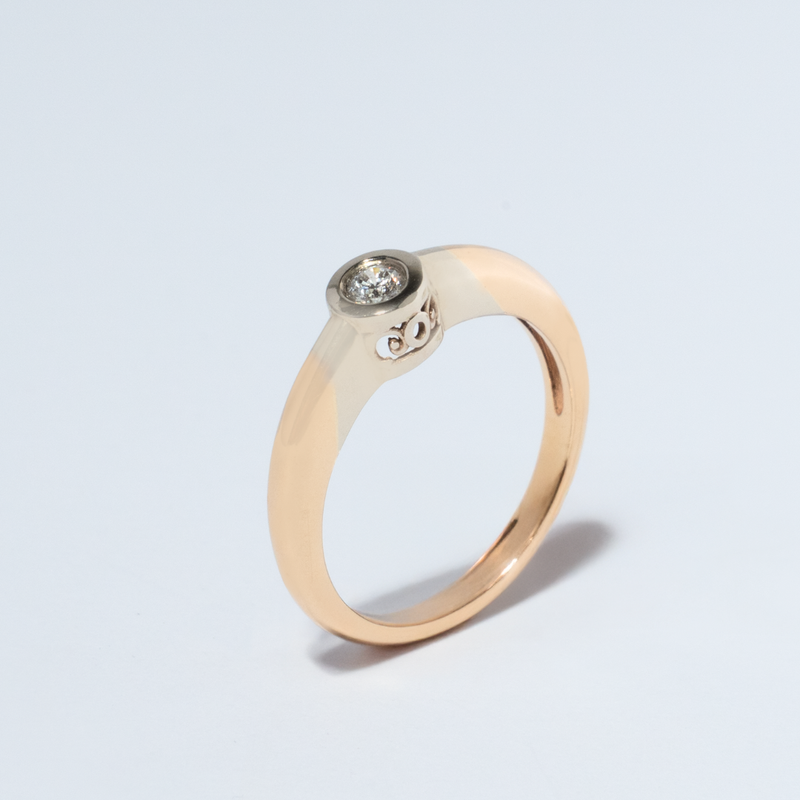 Yellow Gold Ring with Diamond