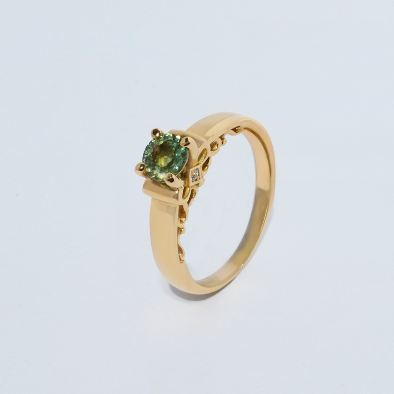 Yellow Gold Ring with Green Sapphire and Diamonds