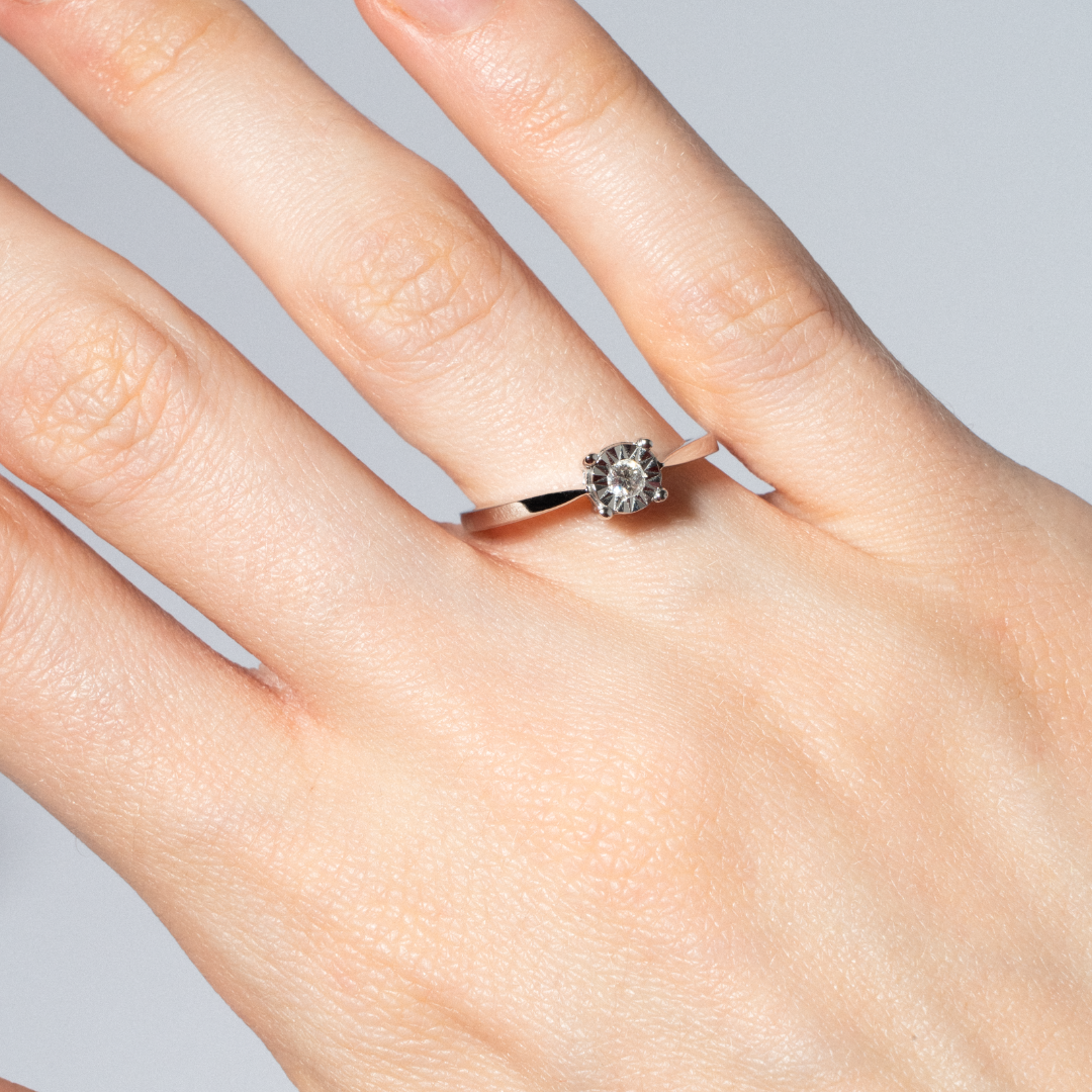 White Gold Ring with Diamond