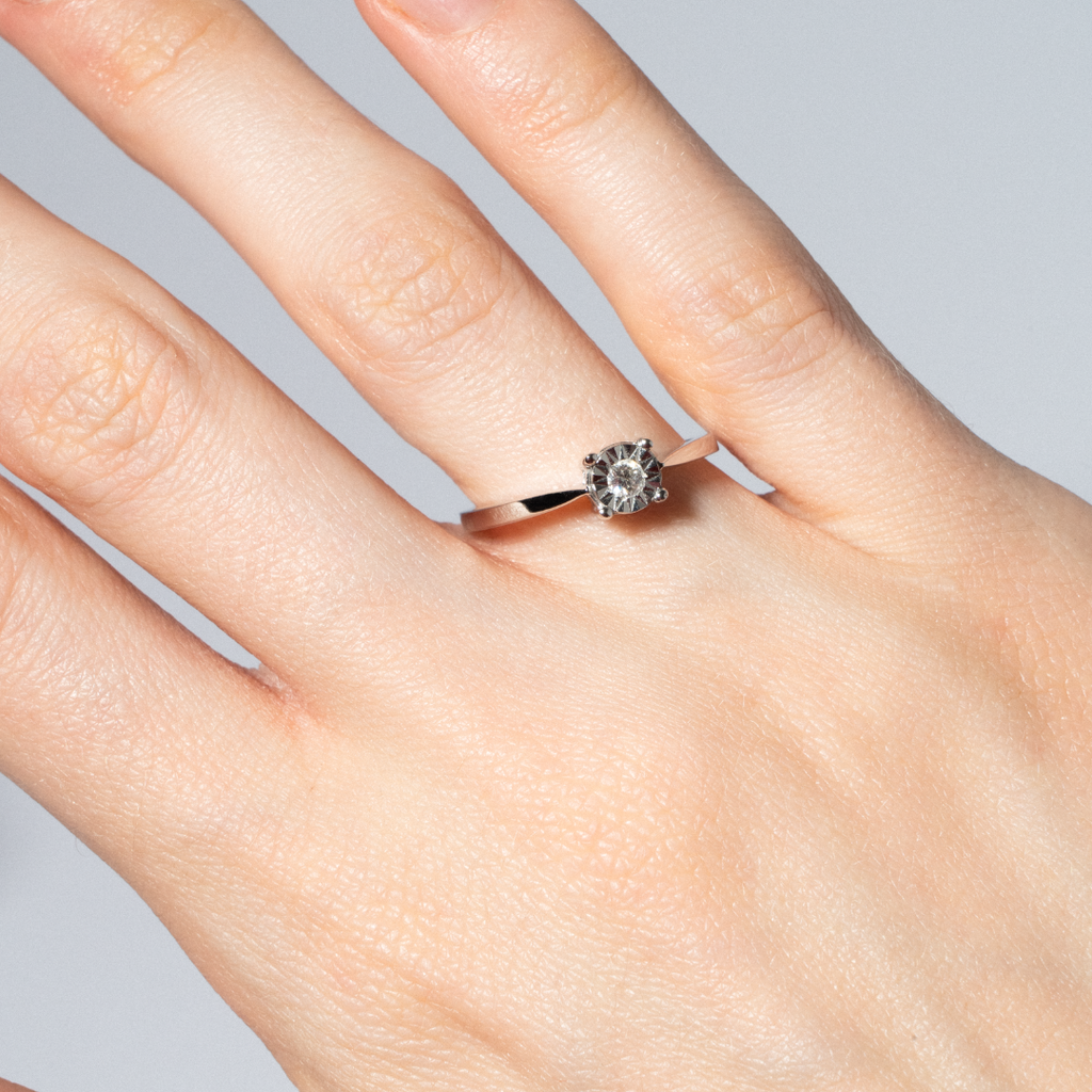 White Gold Ring with Diamond