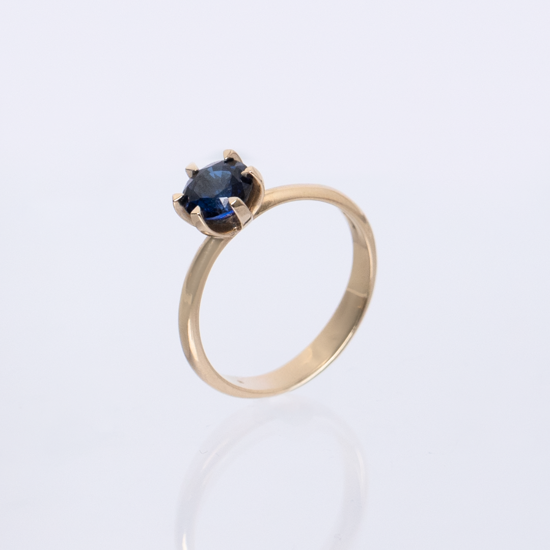 Yellow Gold Ring with Blue Sapphire