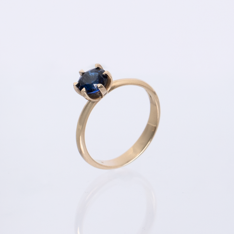 Yellow Gold Ring with Blue Sapphire