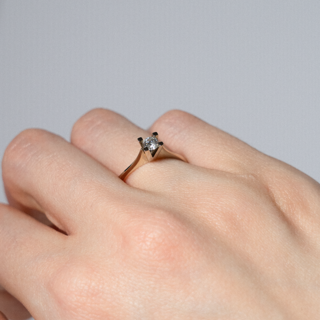 White Gold Ring with Diamond