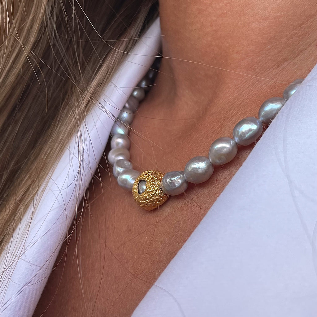 Gold Plated Silver Necklace "Hide Freshwater" with Grey Pearls