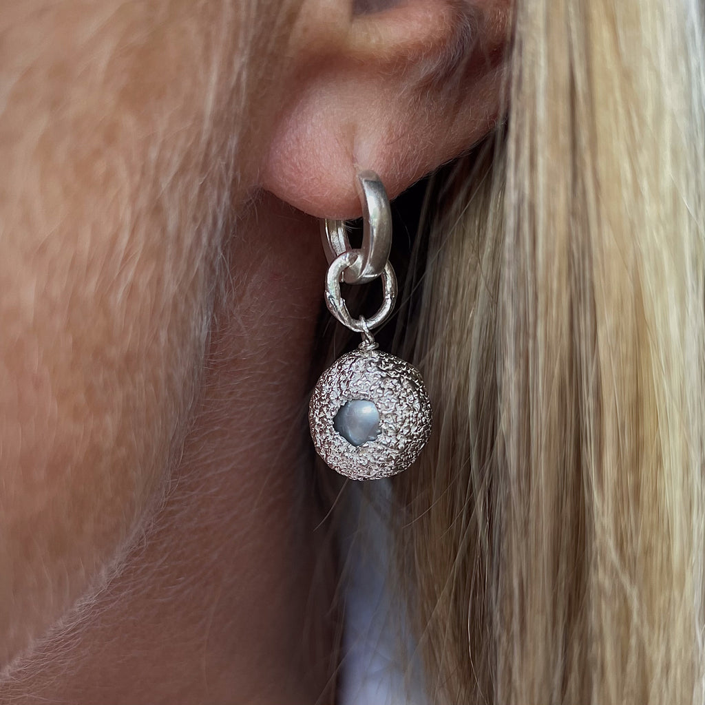 Silver Earrings "Hide Freshwater Mini" with Grey Pearl