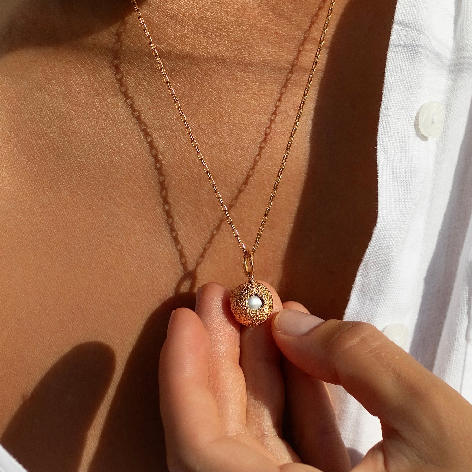 Gold Plated Silver Necklace with Pearl "Hide Freshwater Mini"