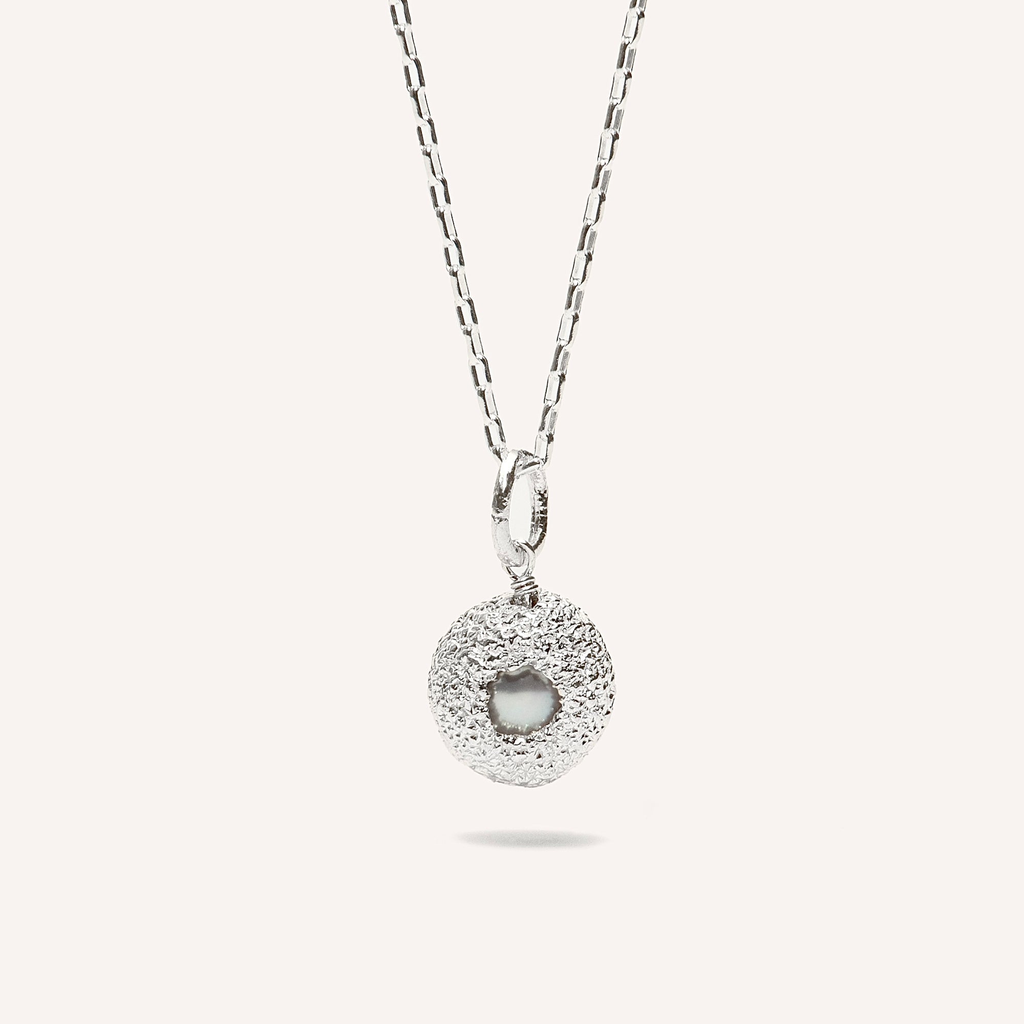 Silver Necklace with Pearl "Hide Freshwater Mini"