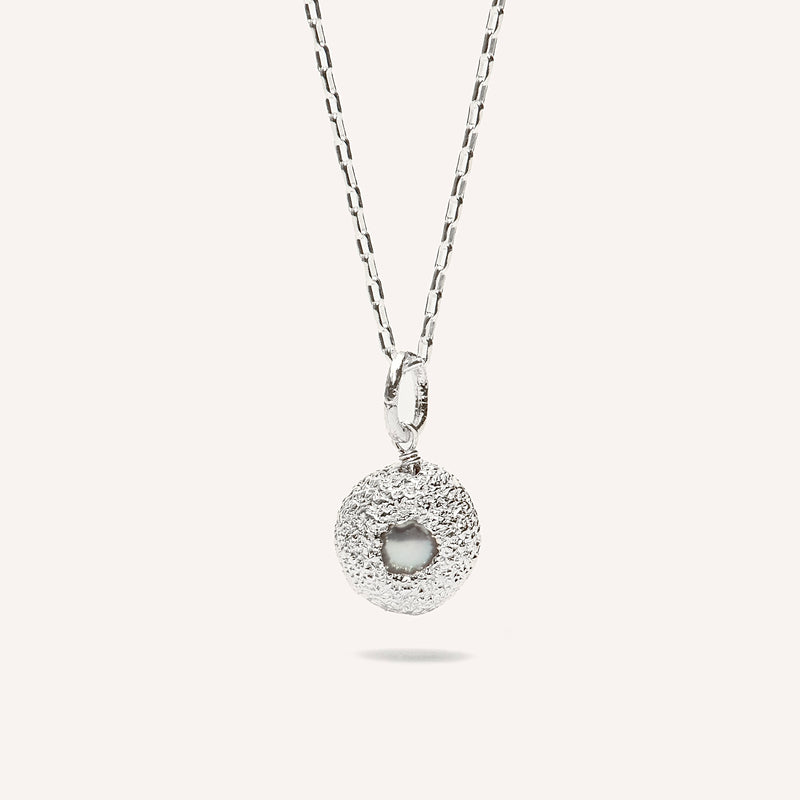 Silver Necklace with Pearl "Hide Freshwater Mini"