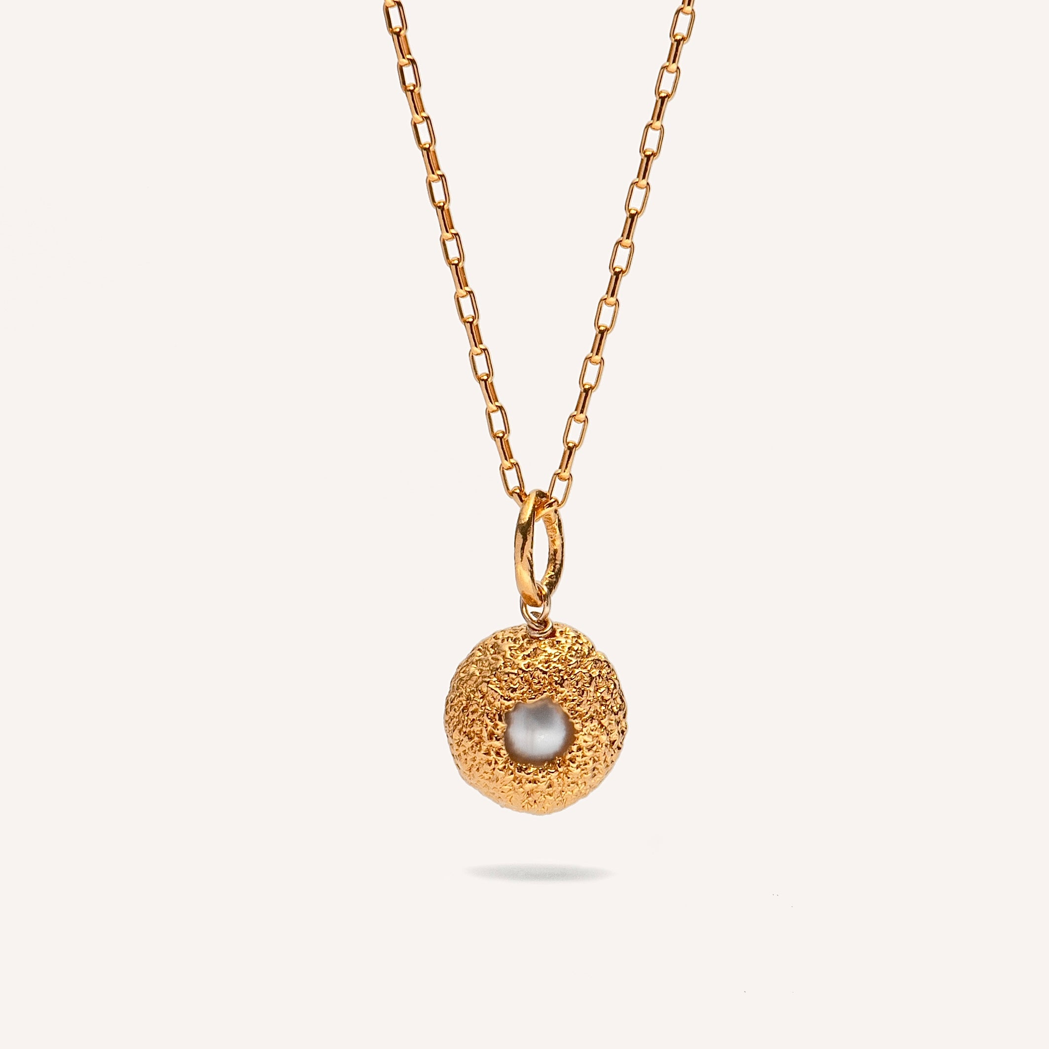Gold Plated Silver Necklace with Pearl "Hide Freshwater Mini"