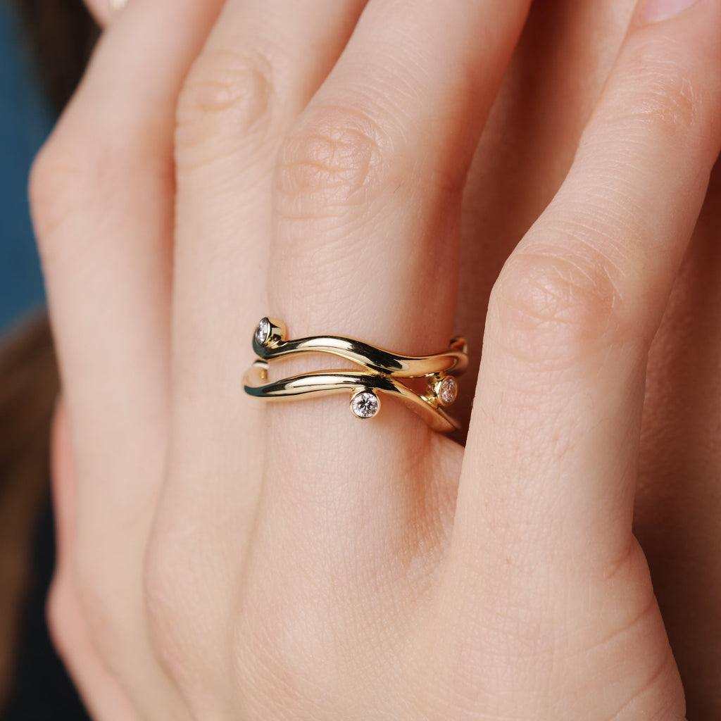 Geltono aukso žiedas su deimantais „Bare Souls. Two-Shanks"