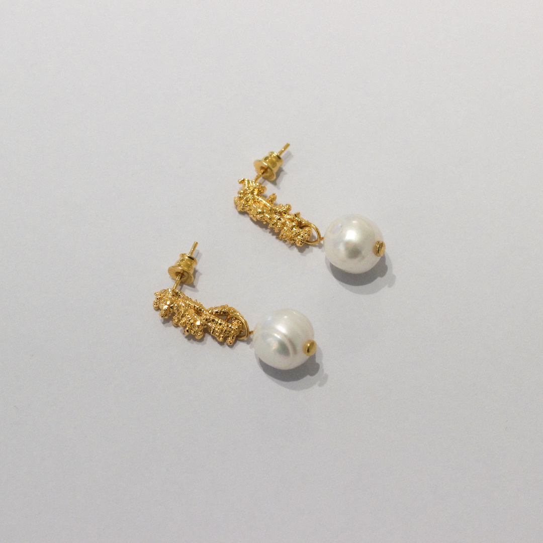 Auksuoti sidabriniai auskarai „Coraline Pearls”