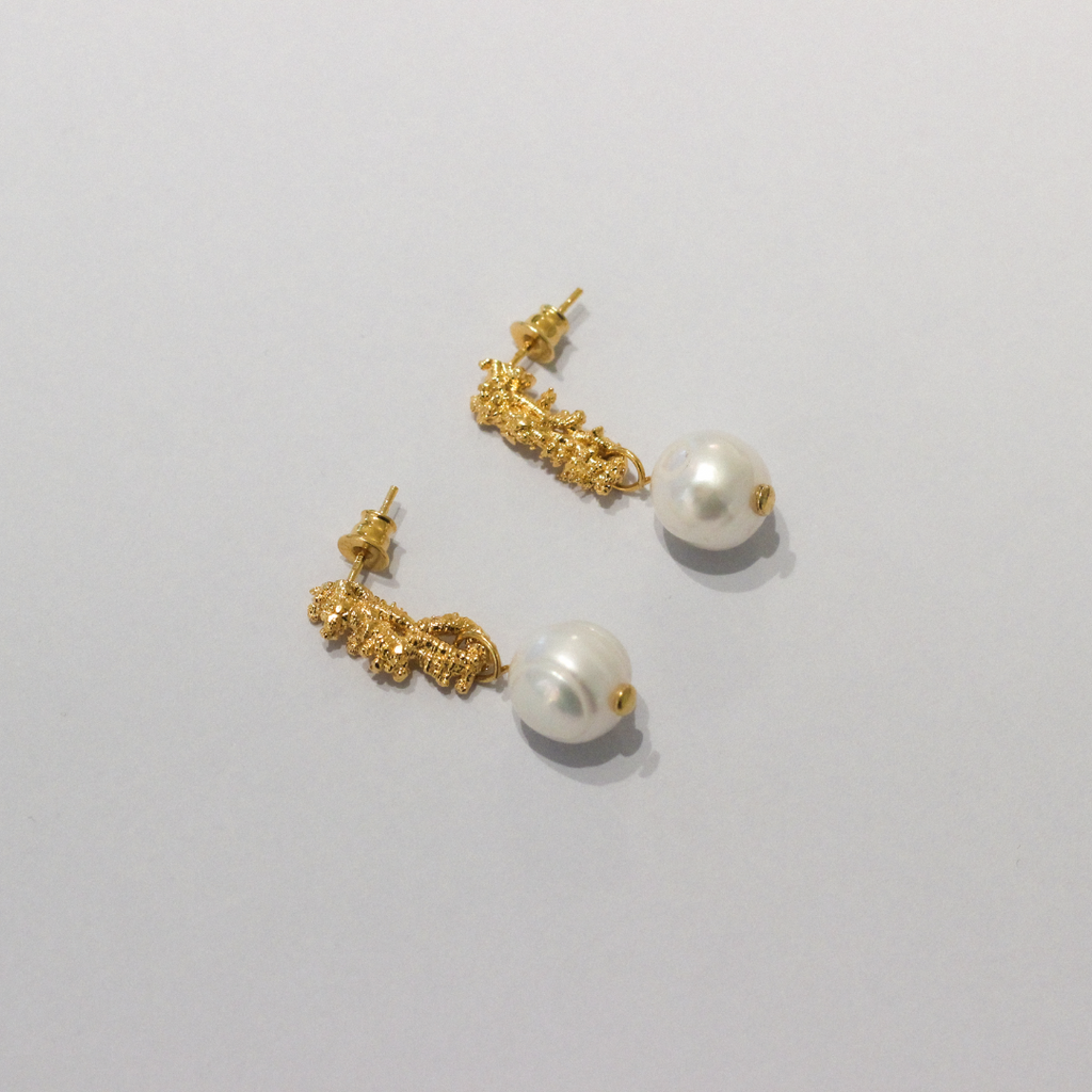 Auksuoti sidabriniai auskarai "Coraline Pearls"