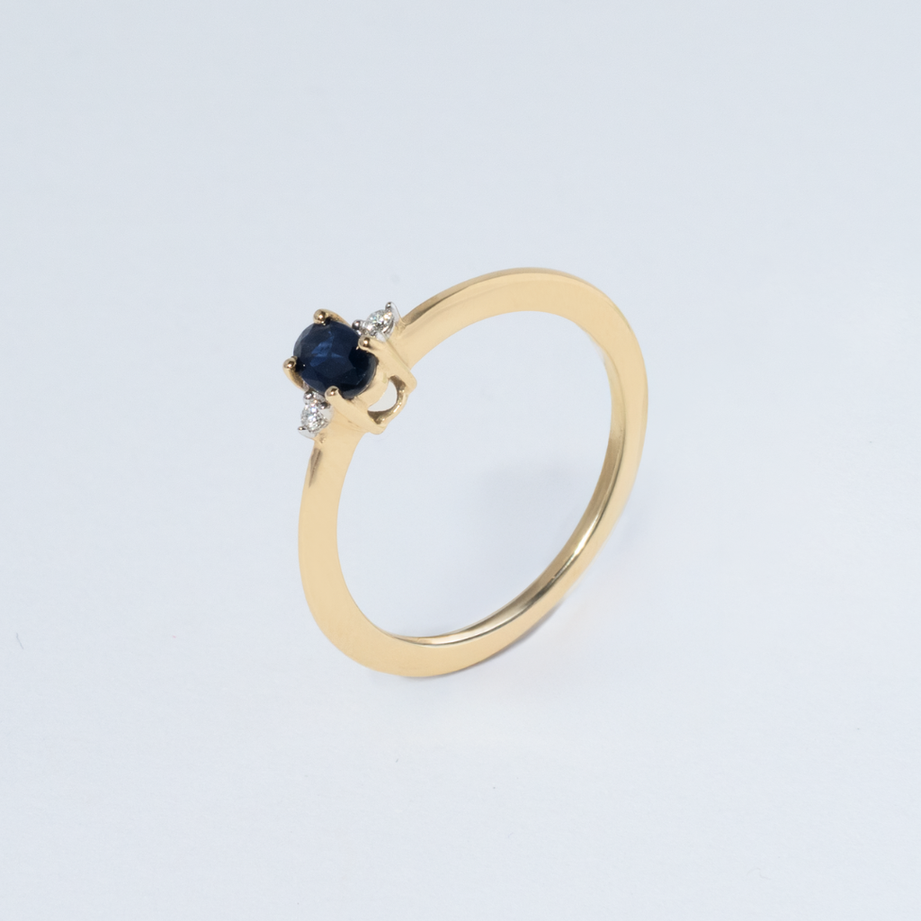 Yellow Gold Ring with Blue Sapphire and Diamonds