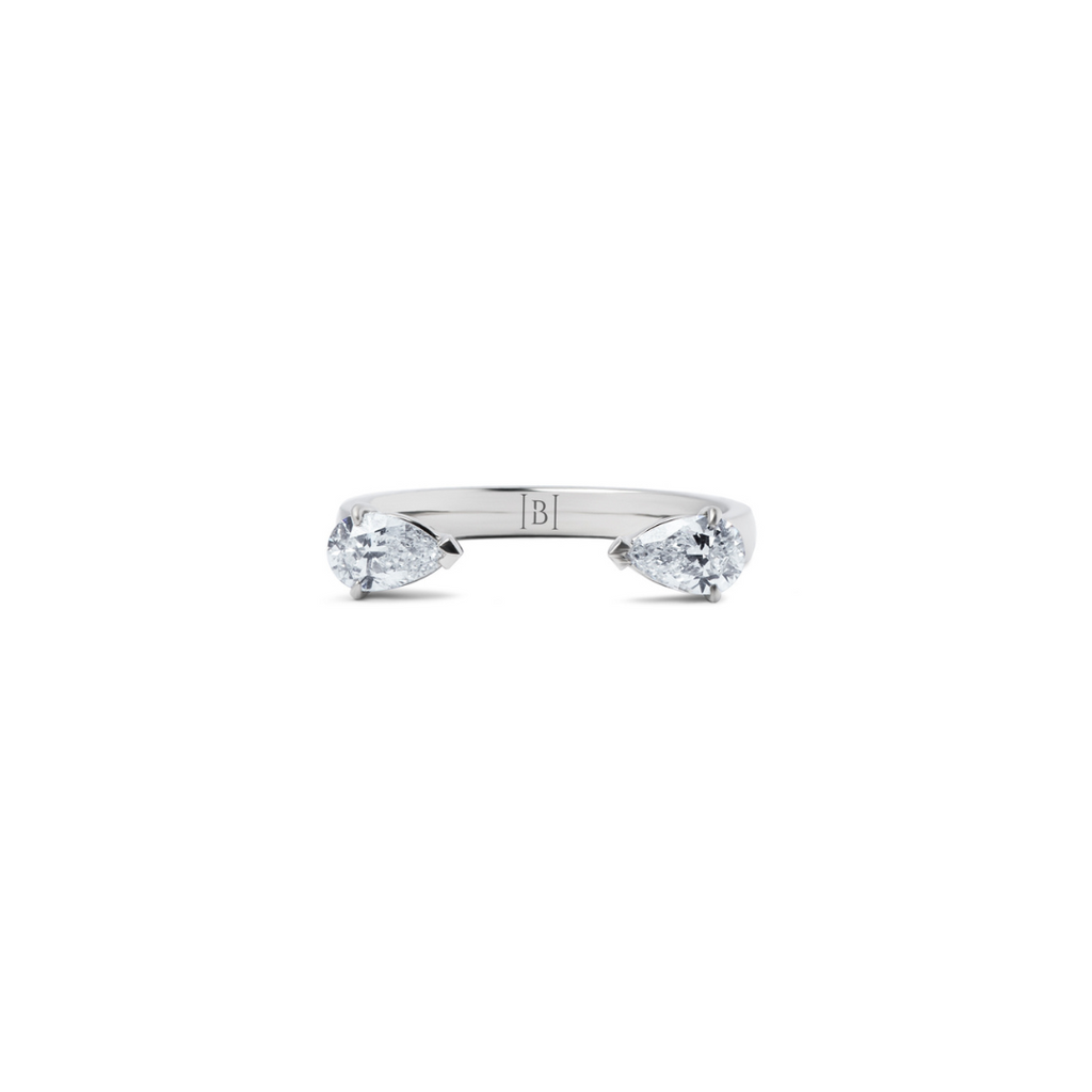 Kriaušės formos deimantinis apkabinimo žiedas