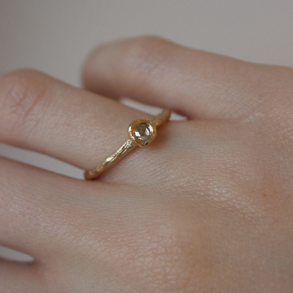 Yellow Gold & Diamond Ring "Body"