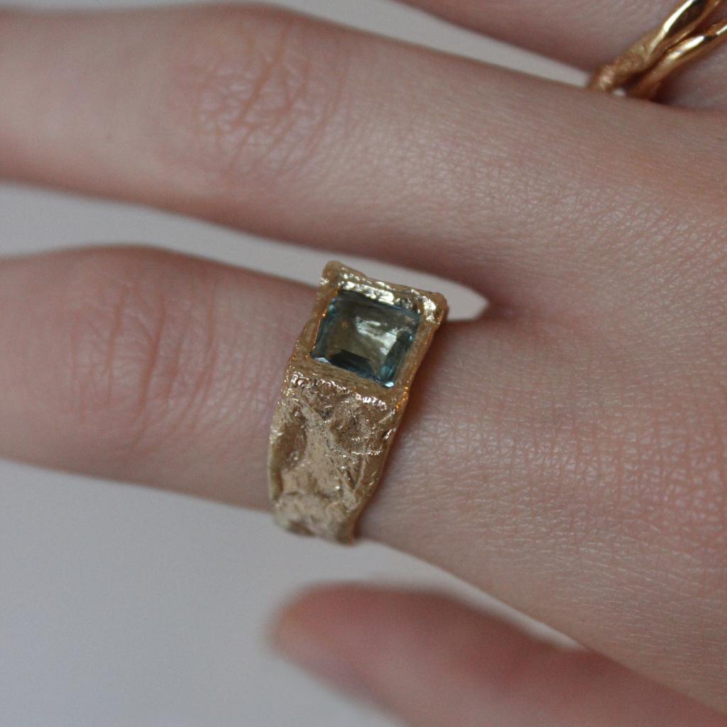 Yellow Gold & Aquamarine Ring "Body"