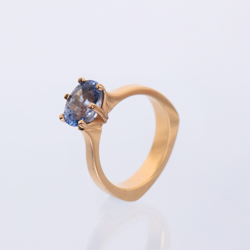 Yellow Gold Ring with Blue Sapphire