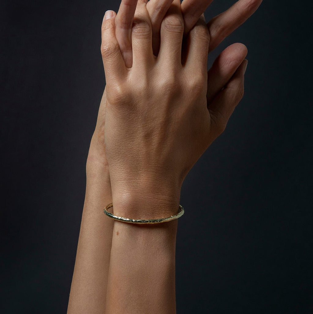 Geltono aukso apyrankė