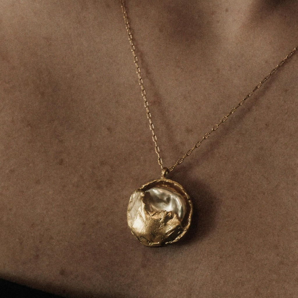 Gold Plated Necklace "Half Moon Nurturing Pearl"