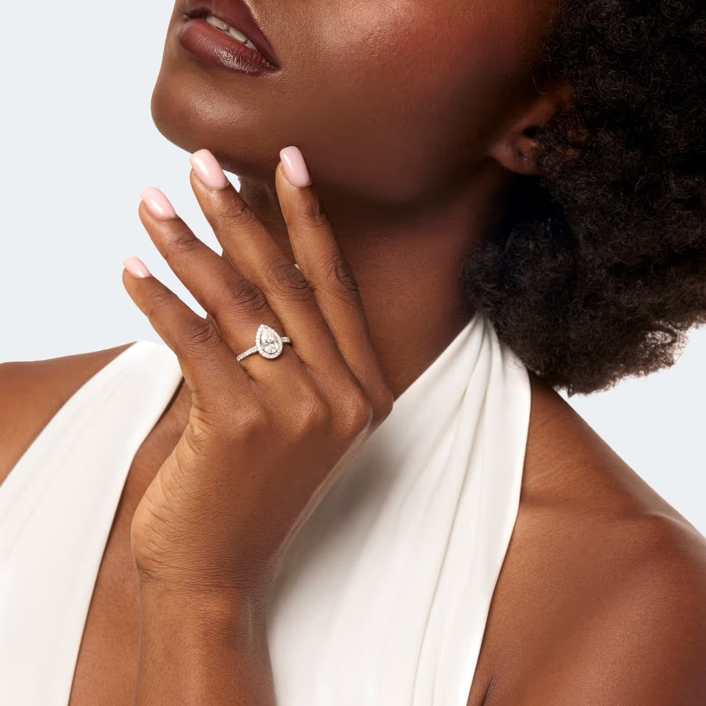 White Gold Ring with Pear-Shaped Diamond