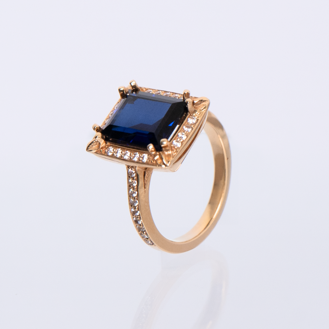 Yellow Gold Ring with Blue Sapphire