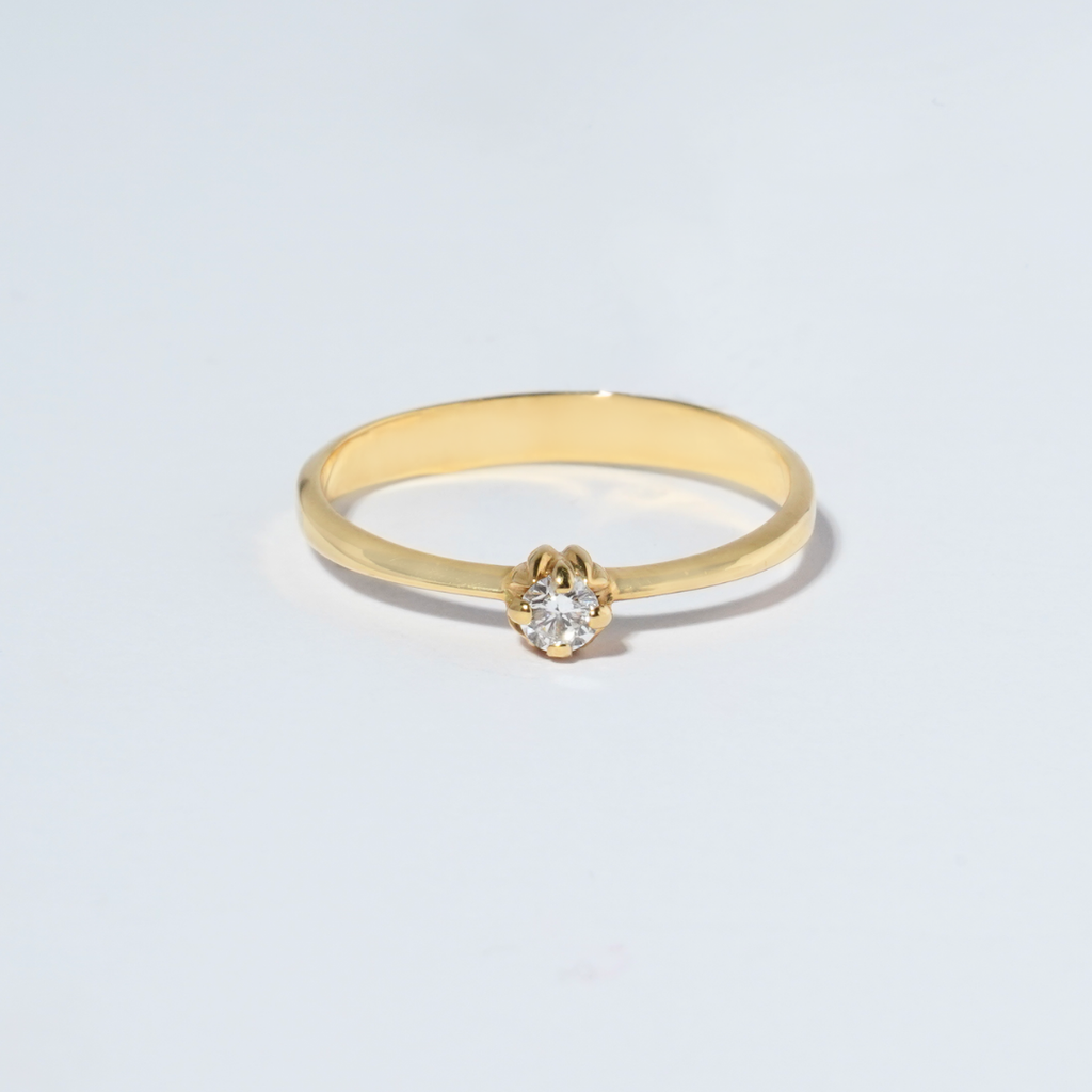 Geltono aukso žiedas su deimantais