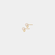 Minimal design yellow gold and freshwater pearls stud earrings by Adele Notes