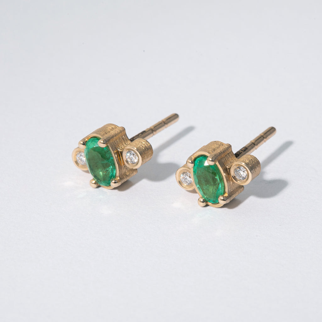 Geltono aukso auskarai su smaragdais ir deimantais