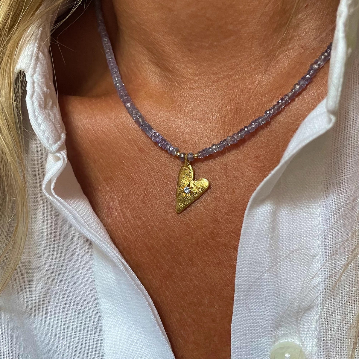 Auksuoto sidabro ir tanzanitų vėrinys su safyru „Handcrafted Heart“