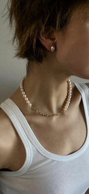 Person wearing a pearl necklace