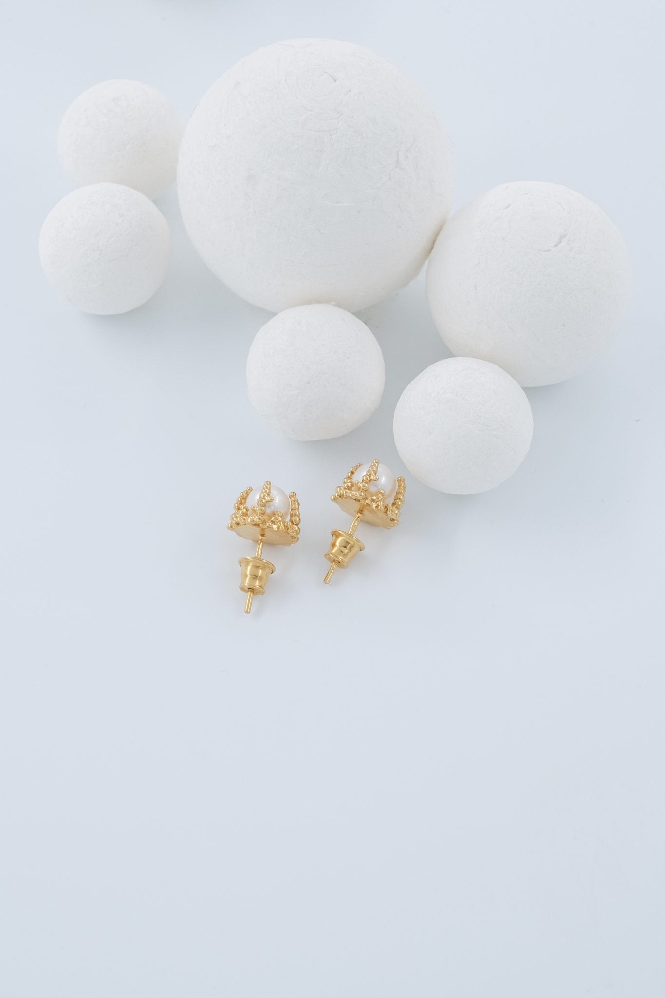 Gold-plated silver earrings set with Akoya pearls. 
