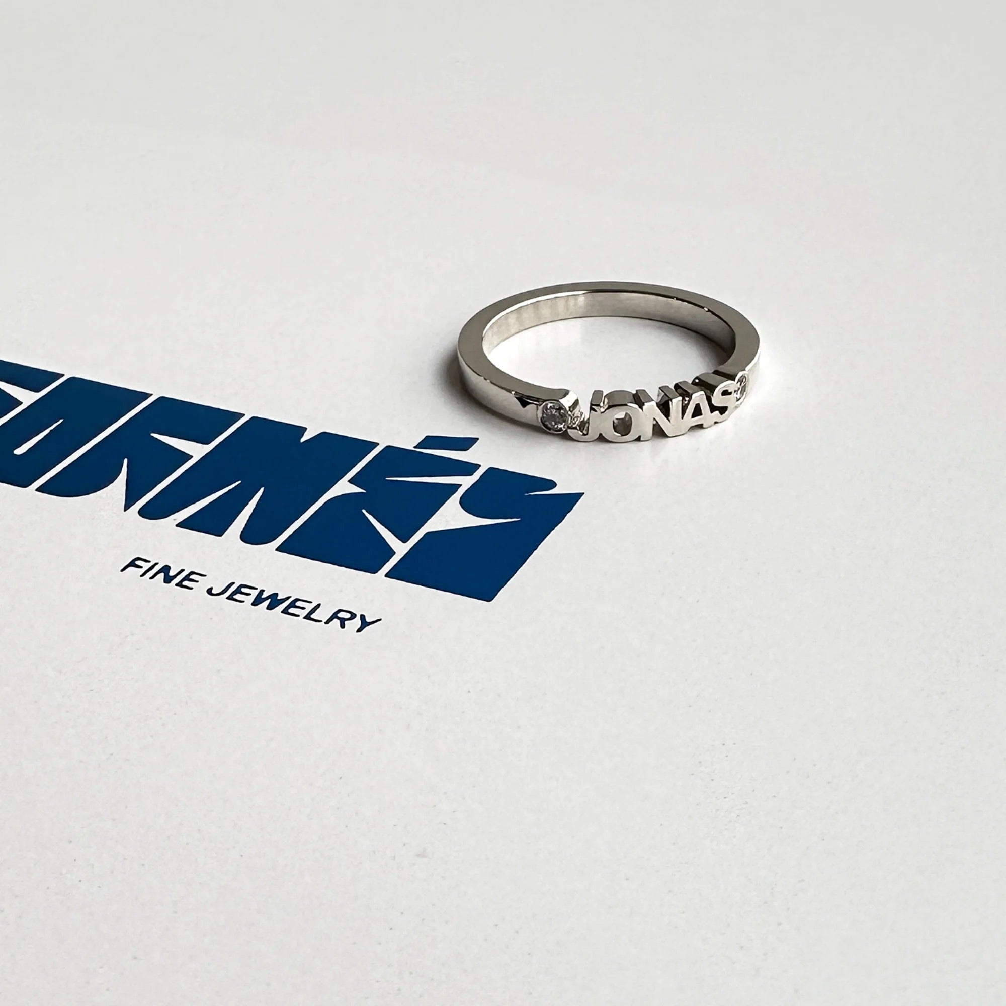 Custom-made gold rings featuring a bespoke name by Formes.