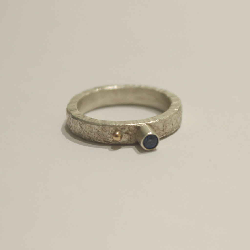 Sidabrinis mėlynas safyro žiedas