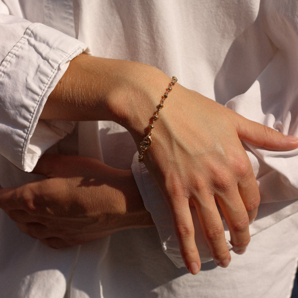 Geltono aukso apyrankė