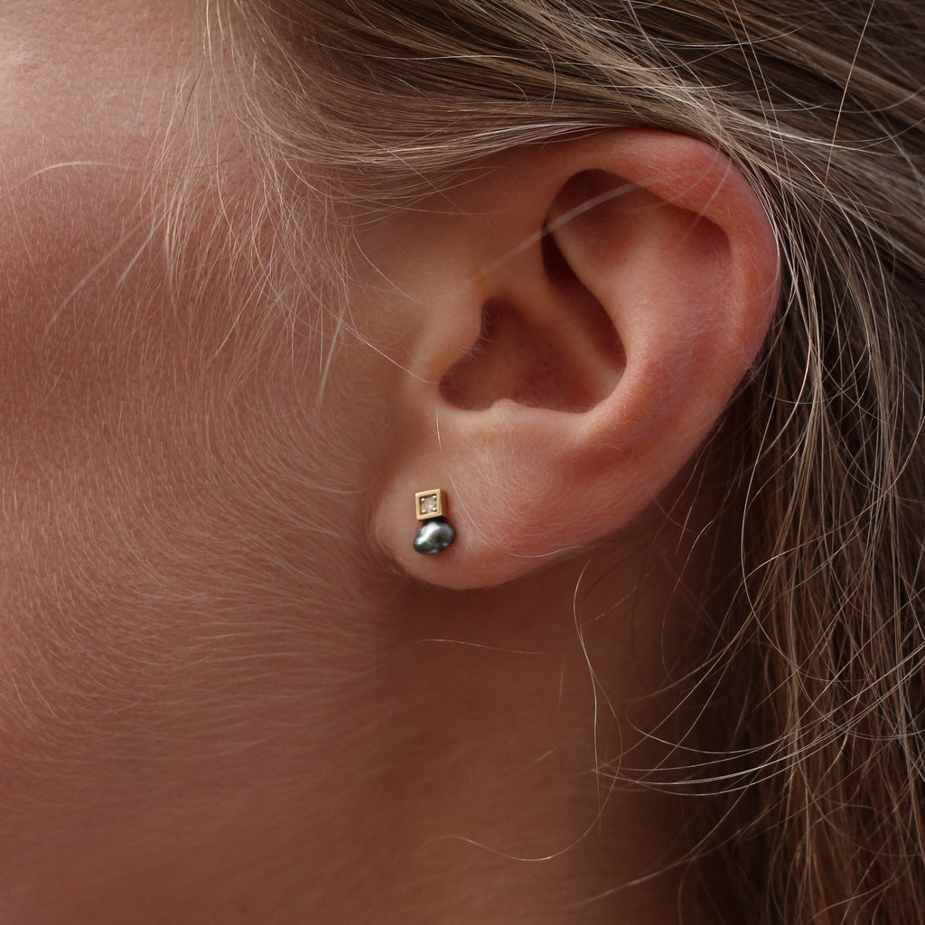 Yellow Gold Stud Earrings with Tahiti Keshi Pearls