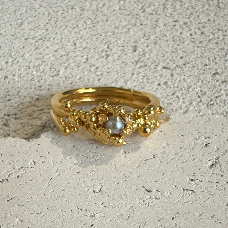 Gold Plated Silver Ring with Grey Pearl "Between the Lines"