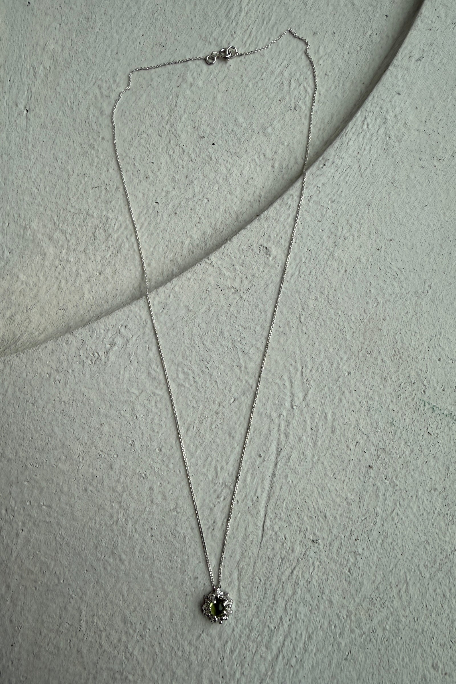 Silver Necklace with Peridote "By the Nature"