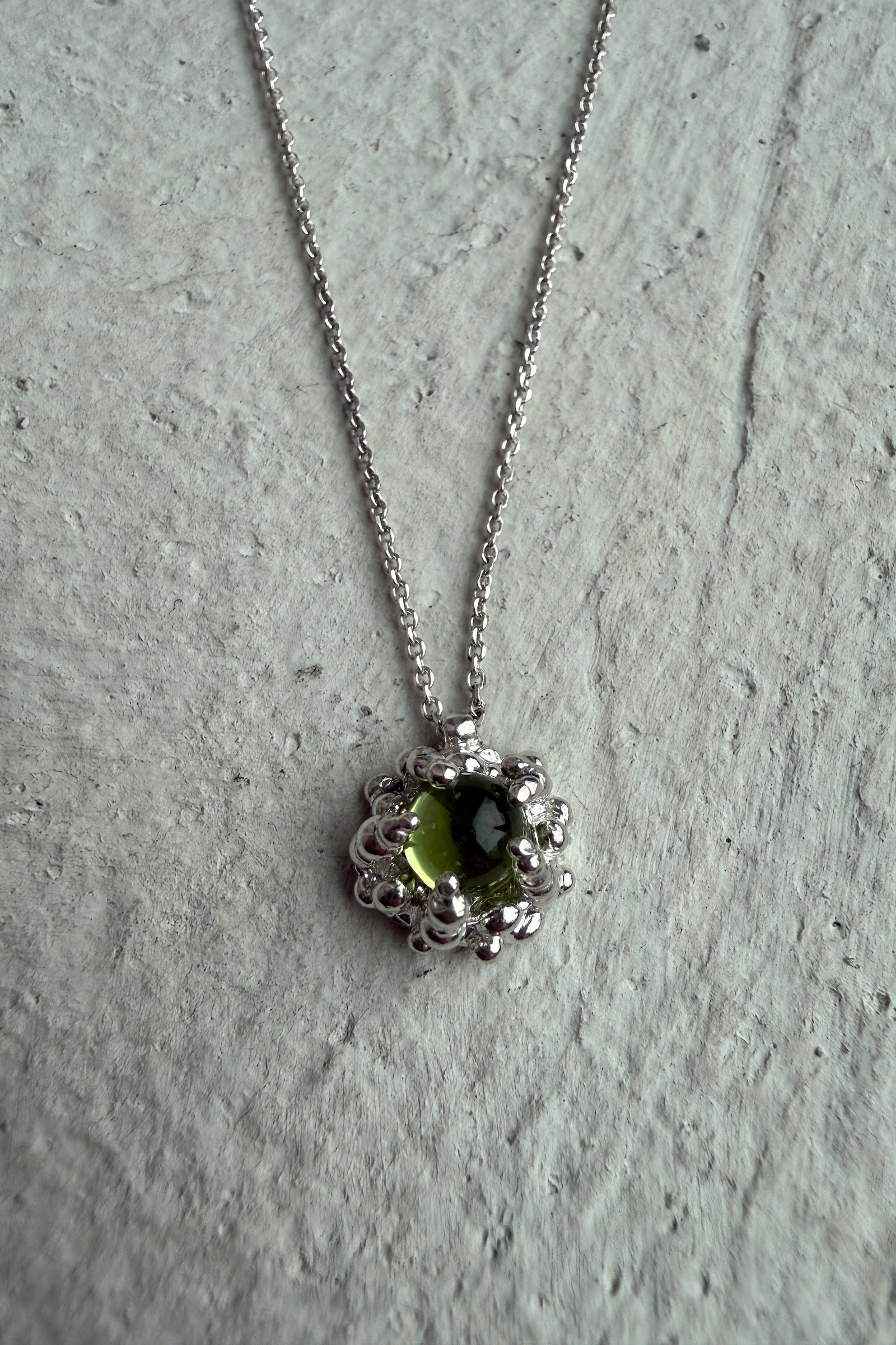 Silver Necklace with Peridote "By the Nature"
