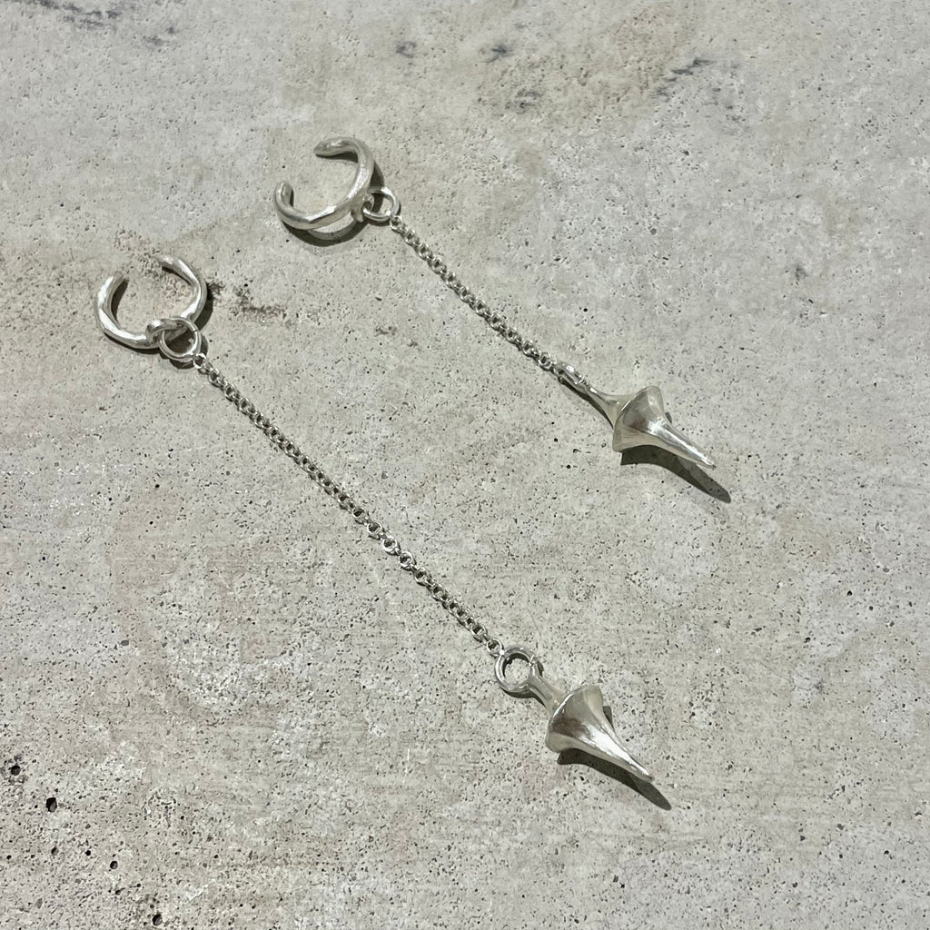 Silver Earcuff "Pendulum"