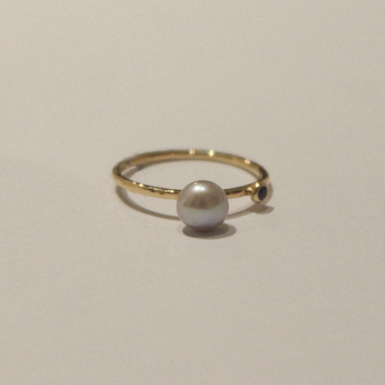 Aukso ir safyro bei perlo žiedas