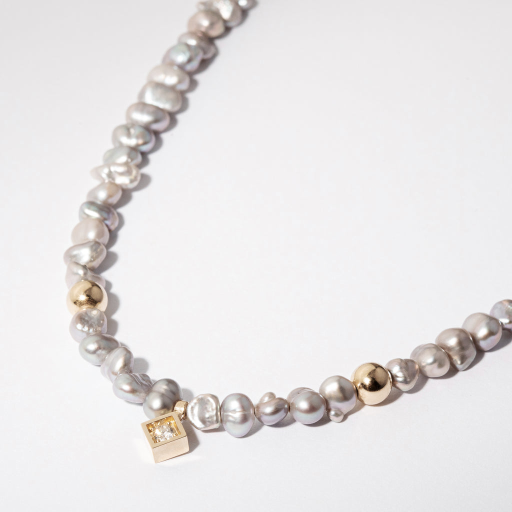 Yellow Gold Necklace with Pearls and Diamond