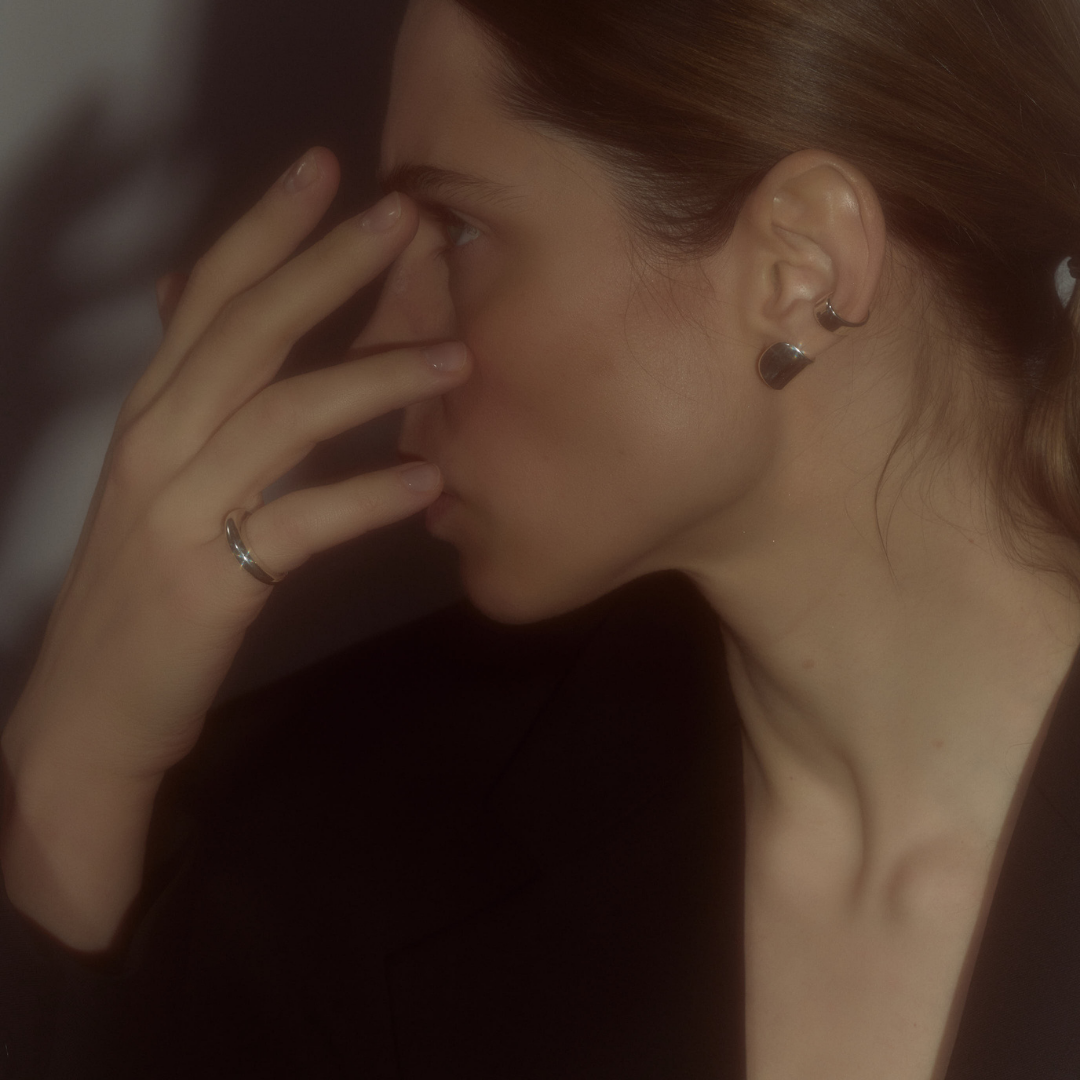 Woman wearing Miutto silver jewellery collection.